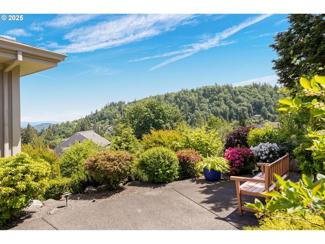 50 Se AVONDALE Ct, Gresham, OR 97080