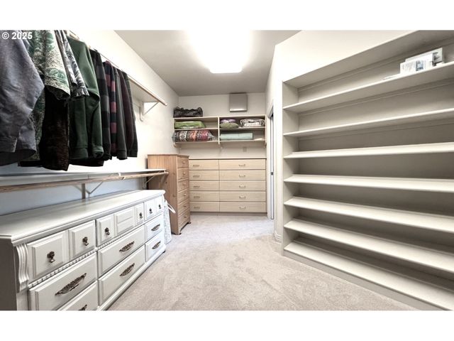 50 Se AVONDALE Ct, Gresham, OR 97080