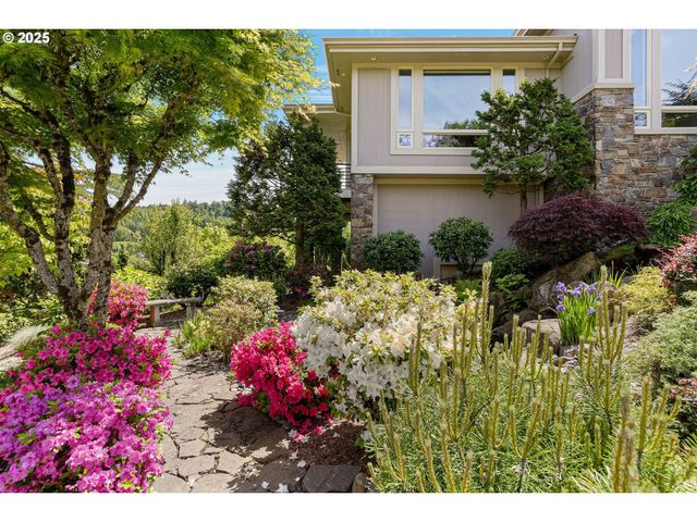 50 Se AVONDALE Ct, Gresham, OR 97080