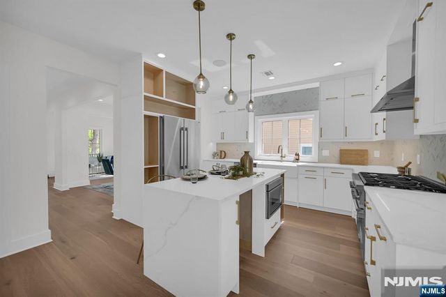 94 E Cedar Street, Livingston, NJ 07039