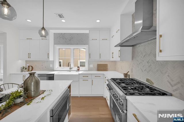 94 E Cedar Street, Livingston, NJ 07039