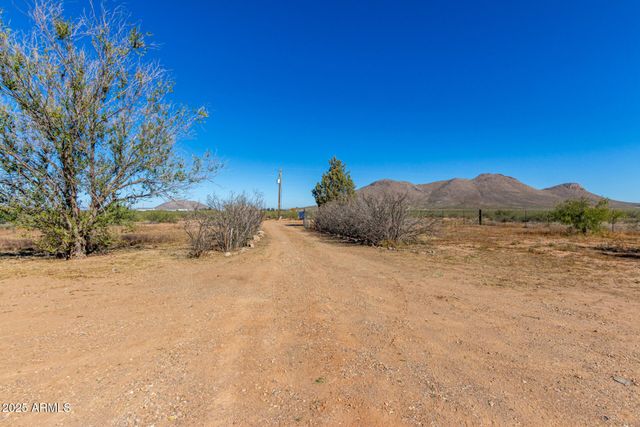 3613 E WHITE TAIL Road, Pearce, AZ 85625