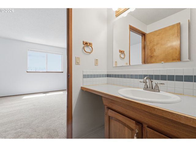 21171 Sw DANA Ct, Beaverton, OR 97003