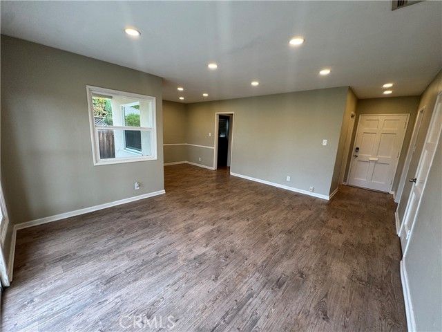 18147 Archwood Street, Reseda (los Angeles), CA 91335