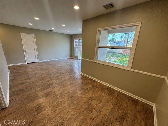 18147 Archwood Street, Reseda (los Angeles), CA 91335