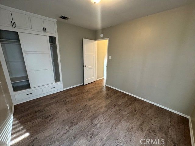 18147 Archwood Street, Reseda (los Angeles), CA 91335