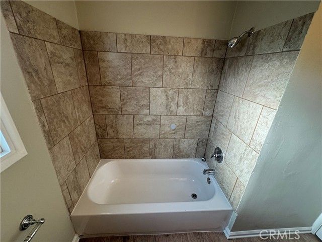 18147 Archwood Street, Reseda (los Angeles), CA 91335