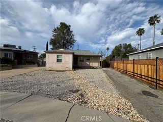 18147 Archwood Street, Reseda (los Angeles), CA 91335