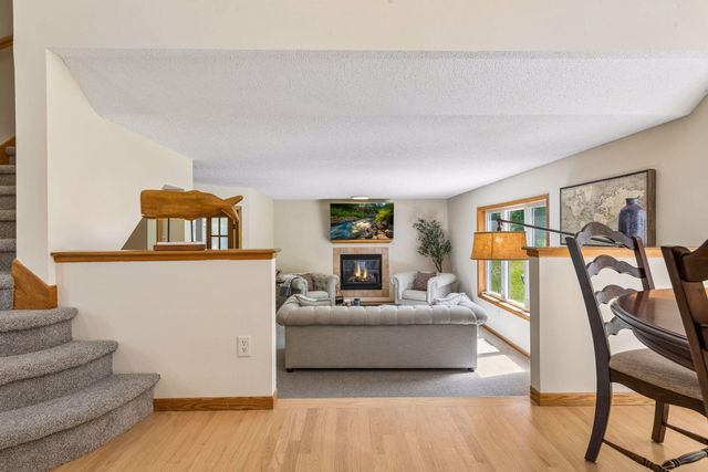 3951 Country Oaks Drive, Chanhassen, MN 55331