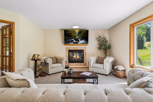 3951 Country Oaks Drive, Chanhassen, MN 55331