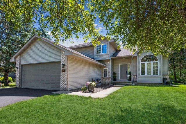 3951 Country Oaks Drive, Chanhassen, MN 55331