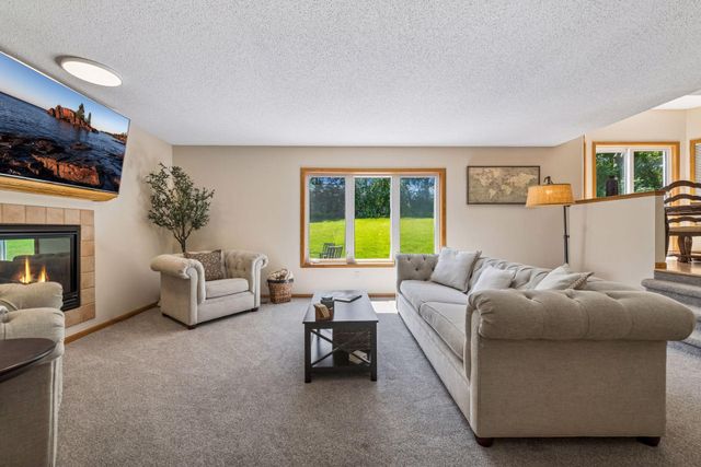 3951 Country Oaks Drive, Chanhassen, MN 55331