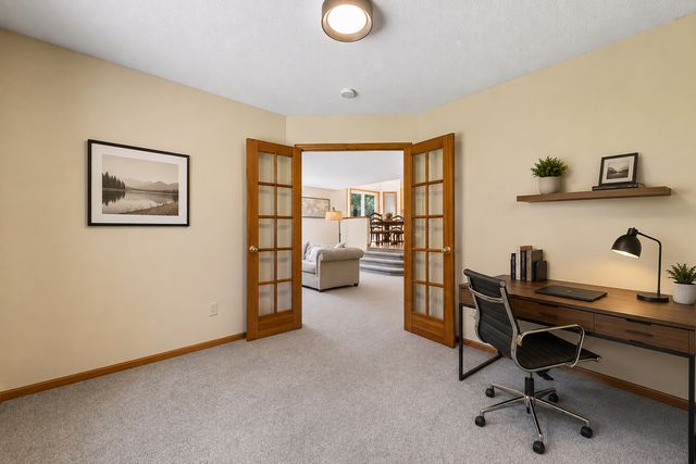 3951 Country Oaks Drive, Chanhassen, MN 55331