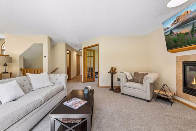 3951 Country Oaks Drive, Chanhassen, MN 55331