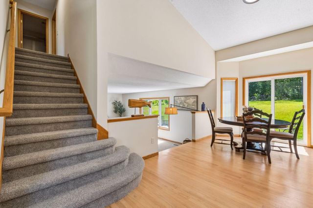 3951 Country Oaks Drive, Chanhassen, MN 55331
