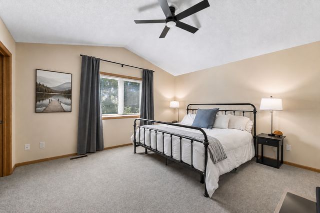 3951 Country Oaks Drive, Chanhassen, MN 55331