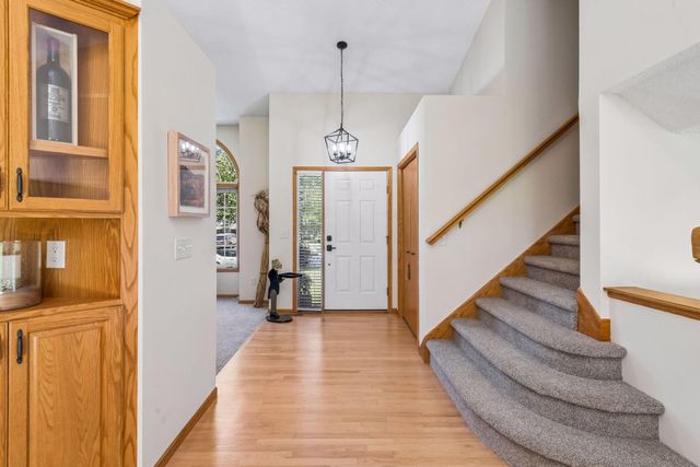 3951 Country Oaks Drive, Chanhassen, MN 55331
