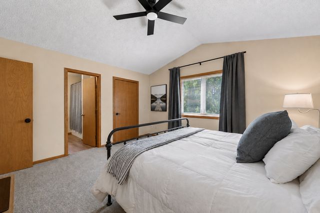 3951 Country Oaks Drive, Chanhassen, MN 55331