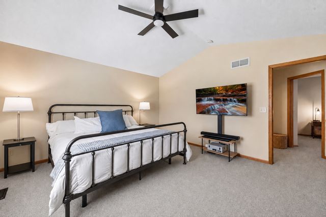 3951 Country Oaks Drive, Chanhassen, MN 55331
