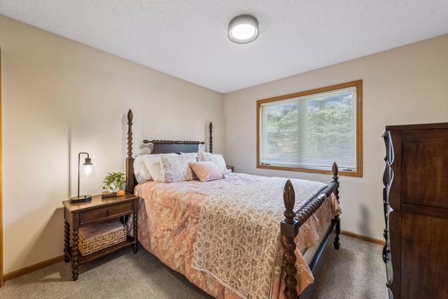 3951 Country Oaks Drive, Chanhassen, MN 55331
