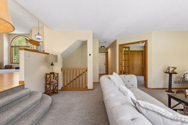 3951 Country Oaks Drive, Chanhassen, MN 55331
