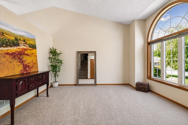 3951 Country Oaks Drive, Chanhassen, MN 55331