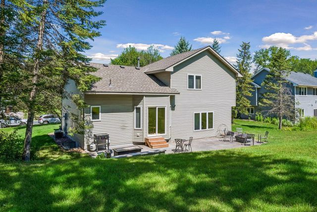 3951 Country Oaks Drive, Chanhassen, MN 55331