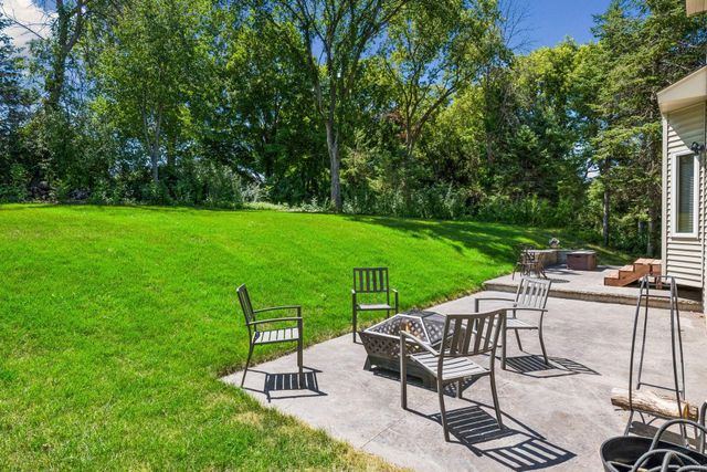 3951 Country Oaks Drive, Chanhassen, MN 55331