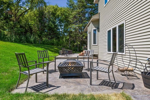 3951 Country Oaks Drive, Chanhassen, MN 55331