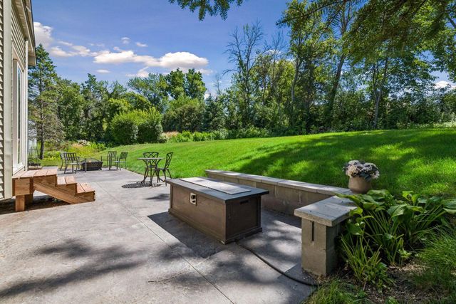 3951 Country Oaks Drive, Chanhassen, MN 55331