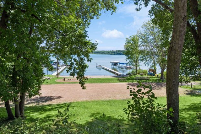 3951 Country Oaks Drive, Chanhassen, MN 55331