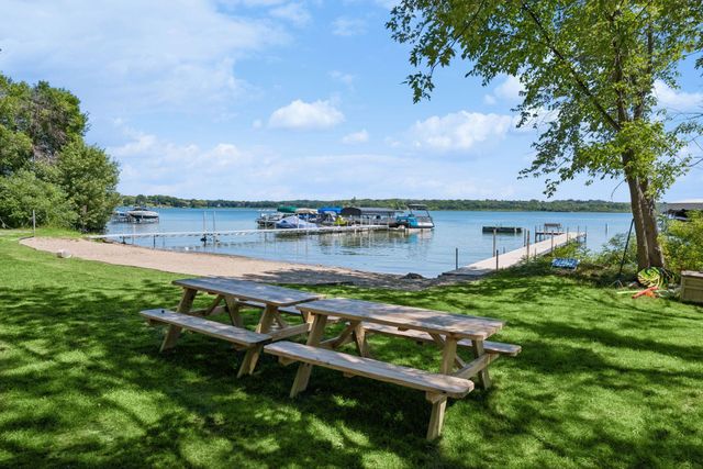 3951 Country Oaks Drive, Chanhassen, MN 55331