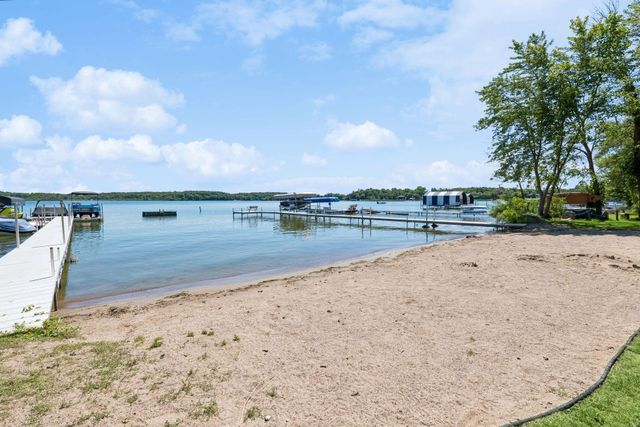 3951 Country Oaks Drive, Chanhassen, MN 55331