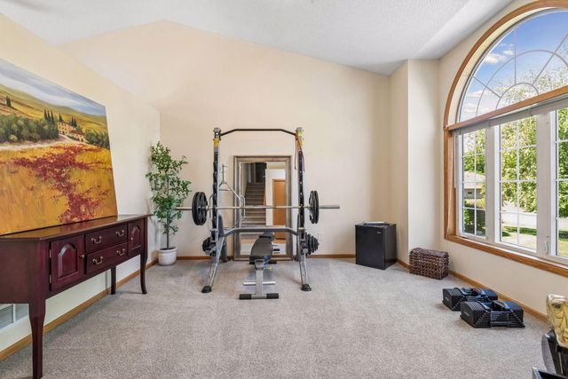 3951 Country Oaks Drive, Chanhassen, MN 55331