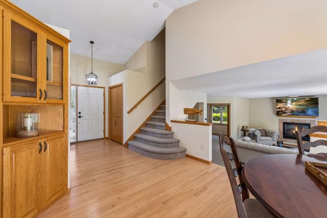3951 Country Oaks Drive, Chanhassen, MN 55331