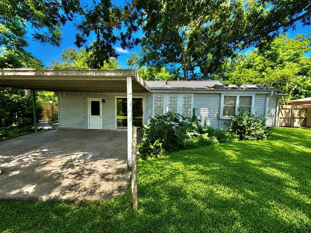 705 Shady Lane, Angleton, TX 77515