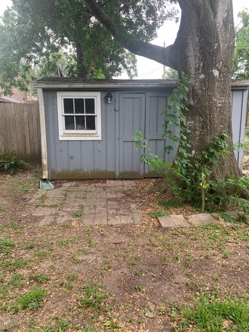 705 Shady Lane, Angleton, TX 77515