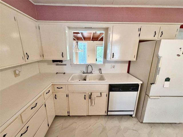 705 Shady Lane, Angleton, TX 77515