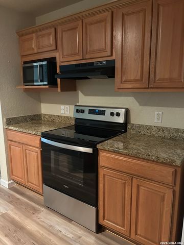 3202 Eisenhauer Rd Unit 402, San Antonio, TX 78209