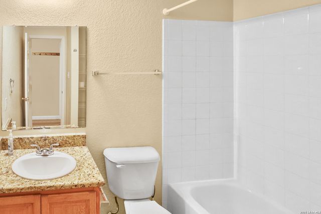 3202 Eisenhauer Rd Unit 402, San Antonio, TX 78209