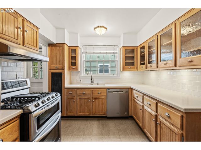 1924 Ne 58TH Ave, Portland, OR 97213
