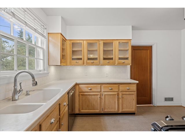 1924 Ne 58TH Ave, Portland, OR 97213