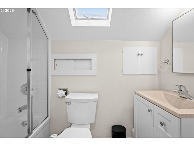 1924 Ne 58TH Ave, Portland, OR 97213