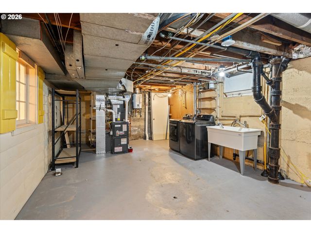 1924 Ne 58TH Ave, Portland, OR 97213