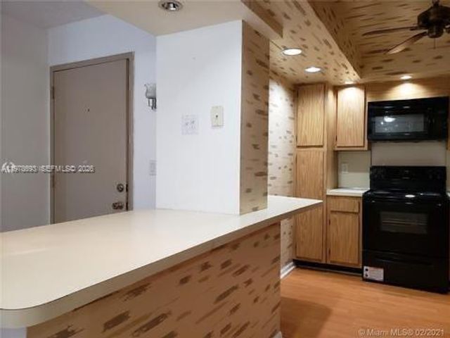 20860 San Simeon Way 404-6, Miami, FL 33179