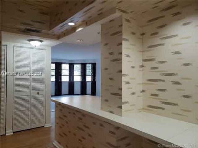 20860 San Simeon Way 404-6, Miami, FL 33179