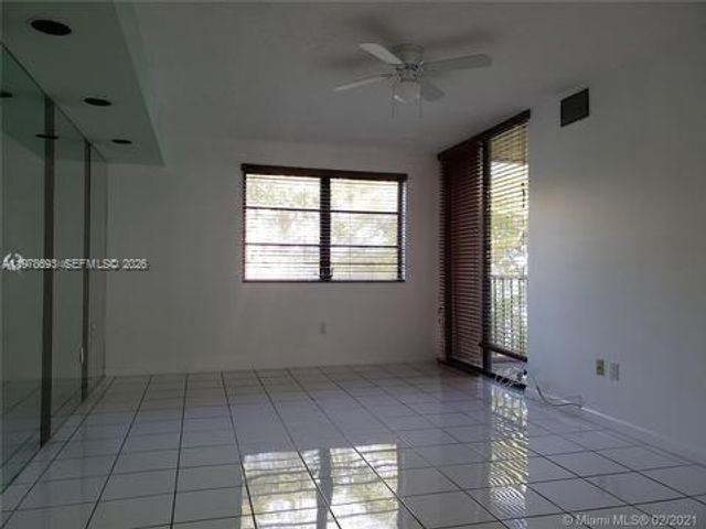 20860 San Simeon Way 404-6, Miami, FL 33179