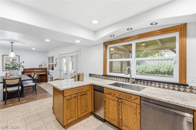 6562 Barbary Circle, Las Vegas, NV 89103