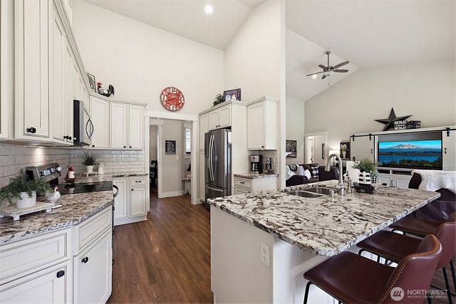 8406 James Road SW, Rochester, WA 98579