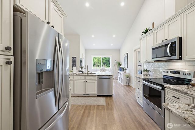 8406 James Road SW, Rochester, WA 98579